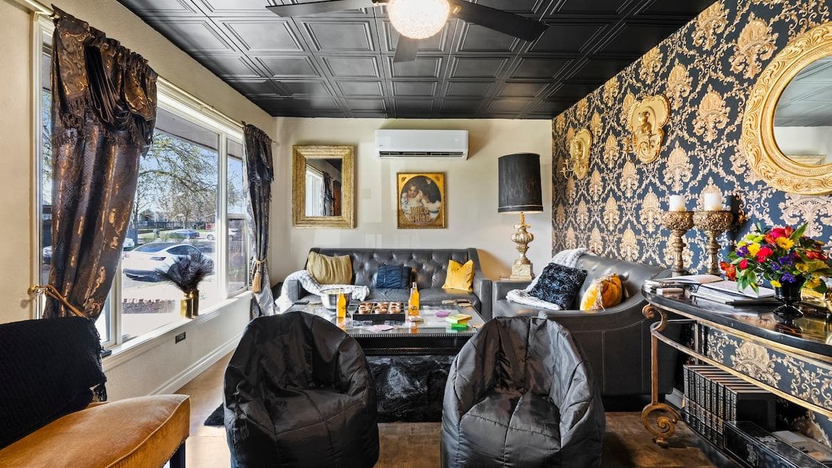 Luxe Living with Natural Light ✨
Soak up sunshine through the large front window in this glam-meets-cozy living room, perfect for relaxing after a day of wine tasting or exploring Asheville.

